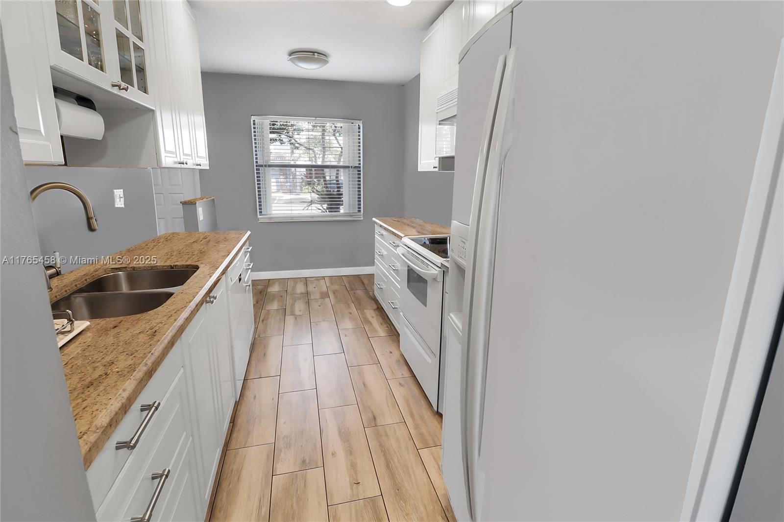 9891 Riverside Dr 11-19