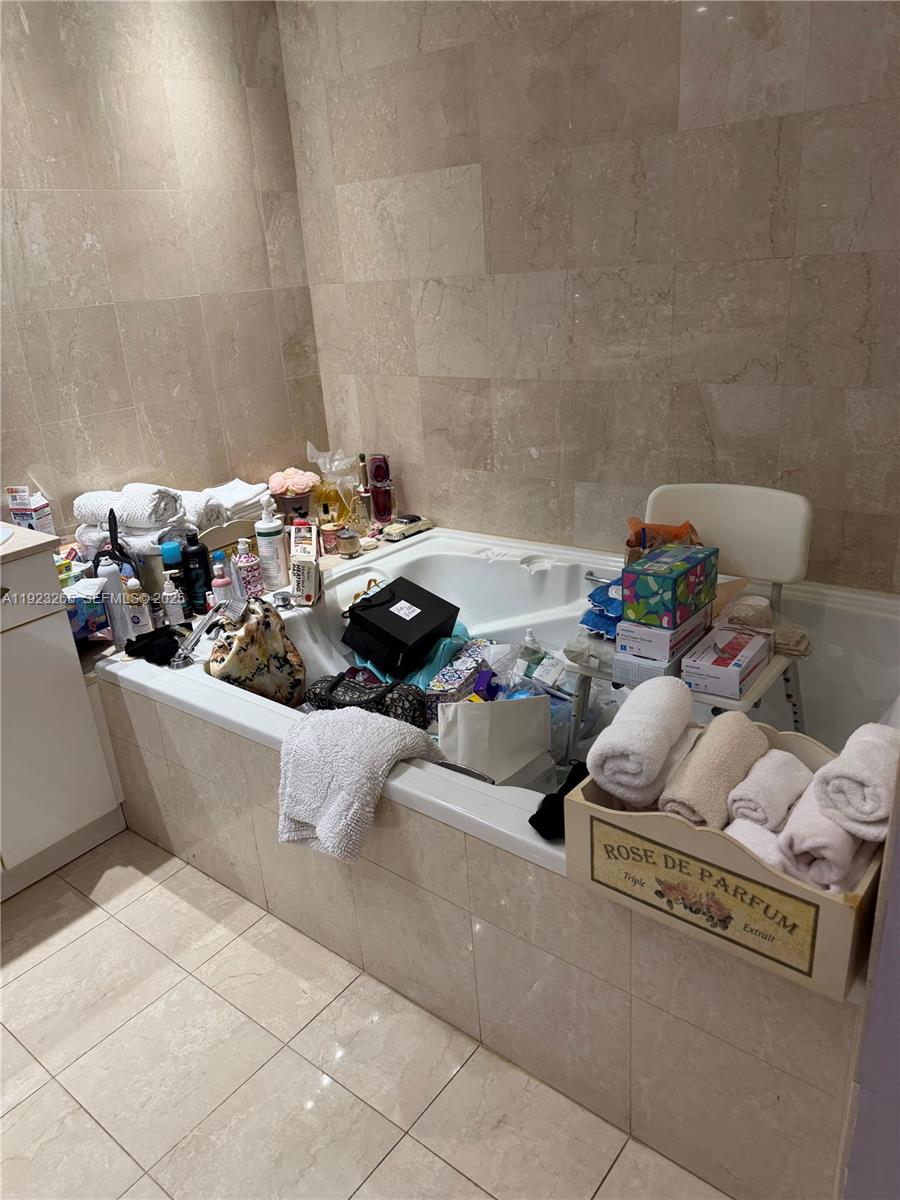 THE PALACE AT BAL HARBOUR - Residential