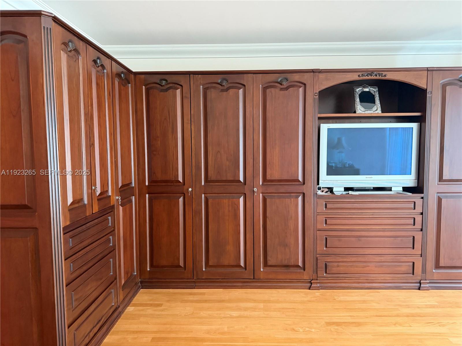 THE PALACE AT BAL HARBOUR - Residential