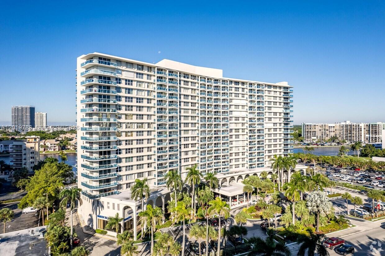 HALLMARK OF HOLLYWOOD CON - Residential