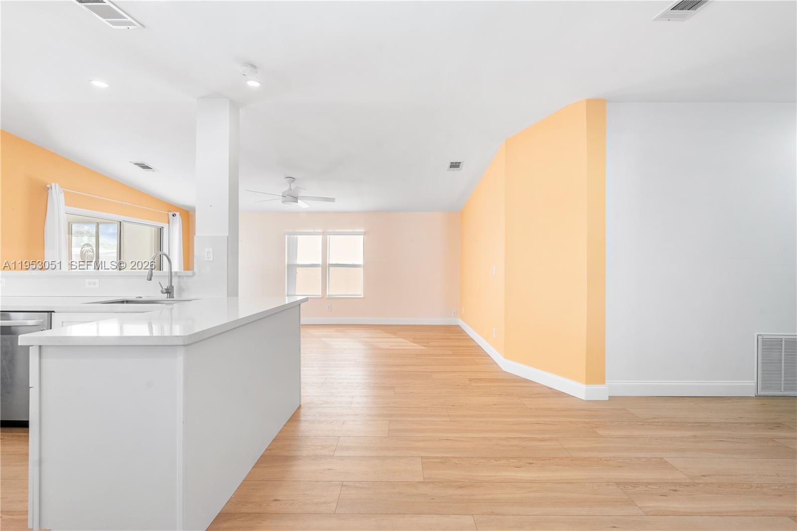 RAVENSWOOD ESTATES & MARI - Residential