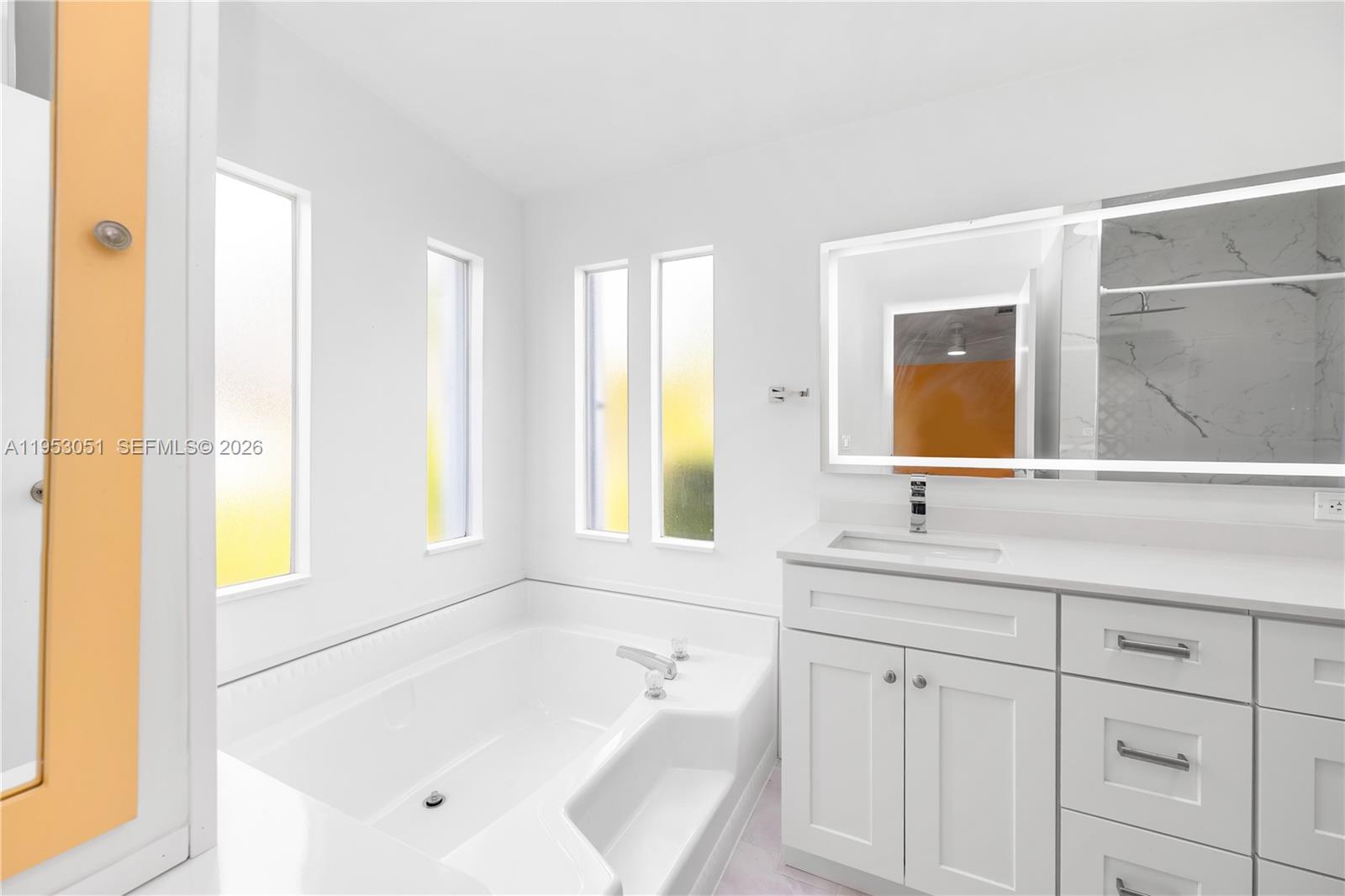 RAVENSWOOD ESTATES & MARI - Residential