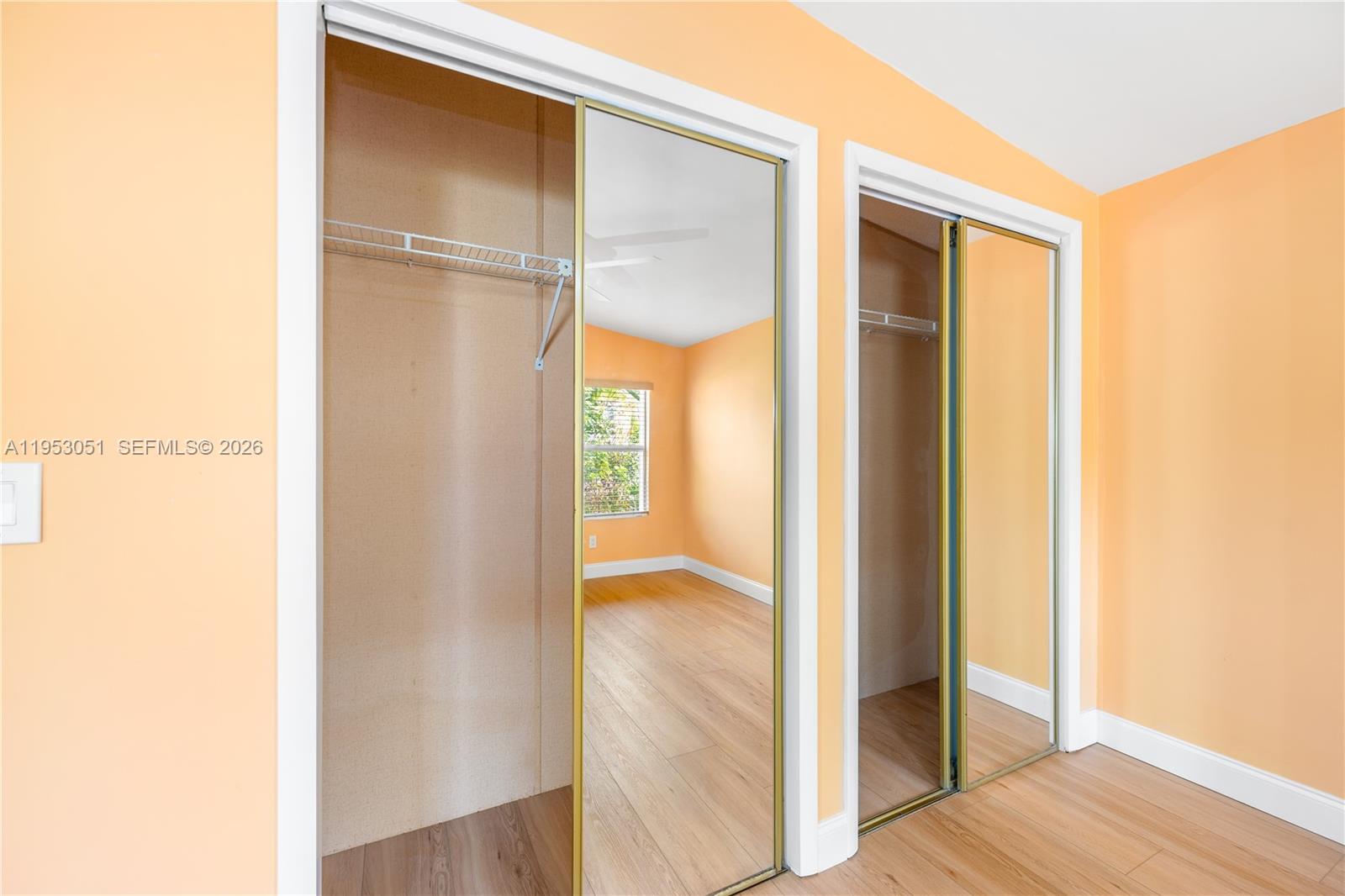 RAVENSWOOD ESTATES & MARI - Residential