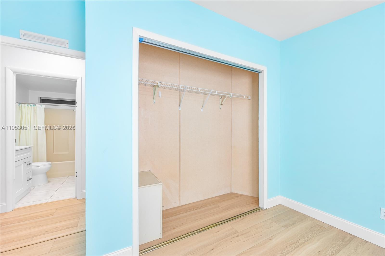 RAVENSWOOD ESTATES & MARI - Residential