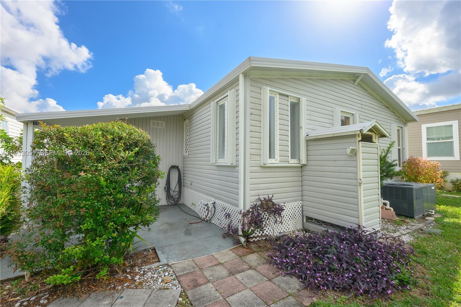 RAVENSWOOD ESTATES & MARI - Residential