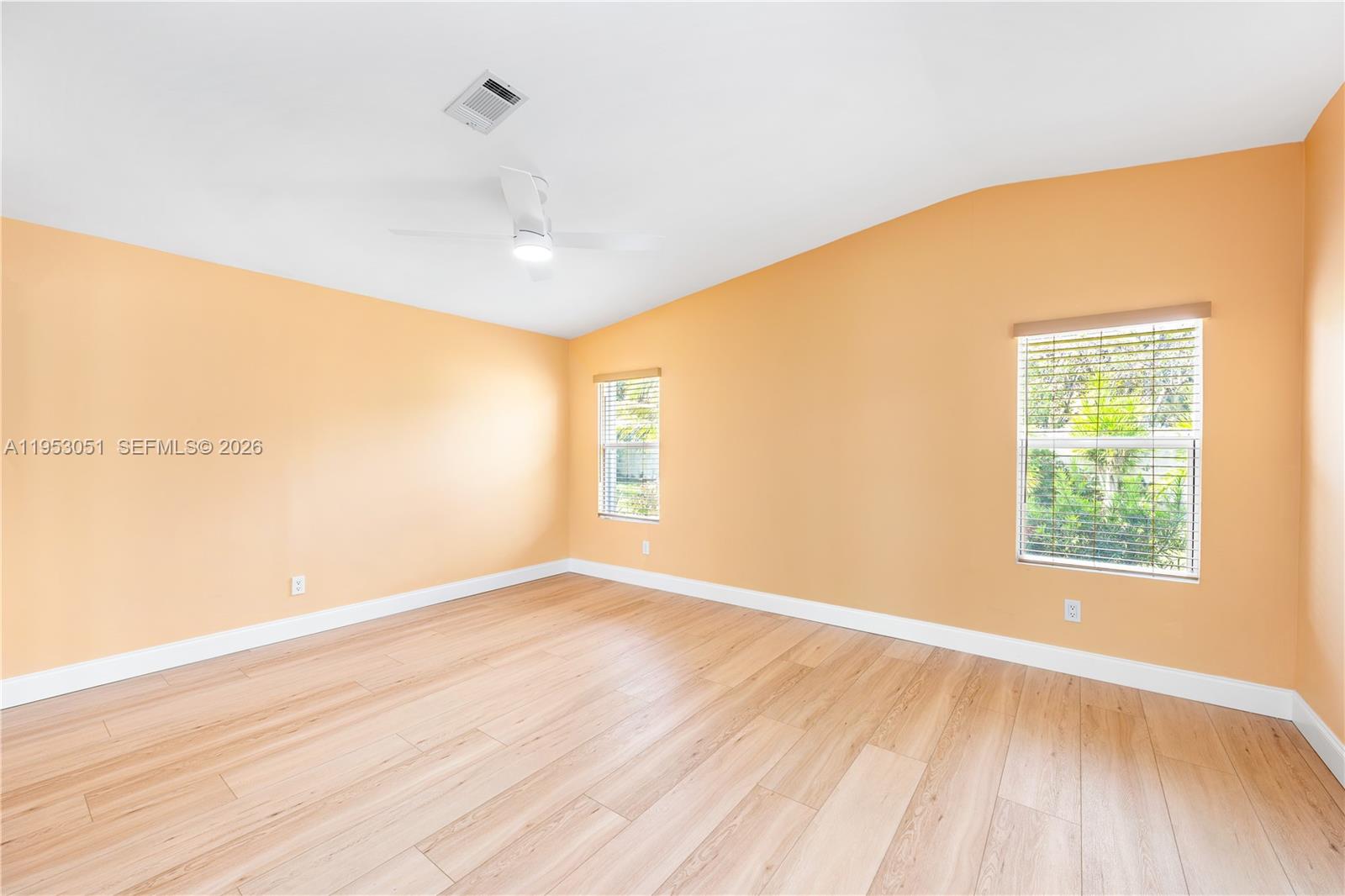 RAVENSWOOD ESTATES & MARI - Residential