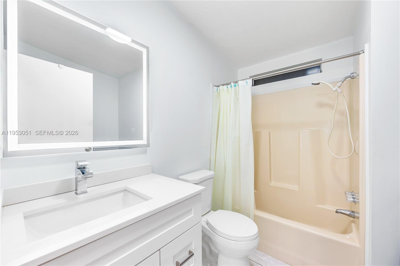 RAVENSWOOD ESTATES & MARI - Residential