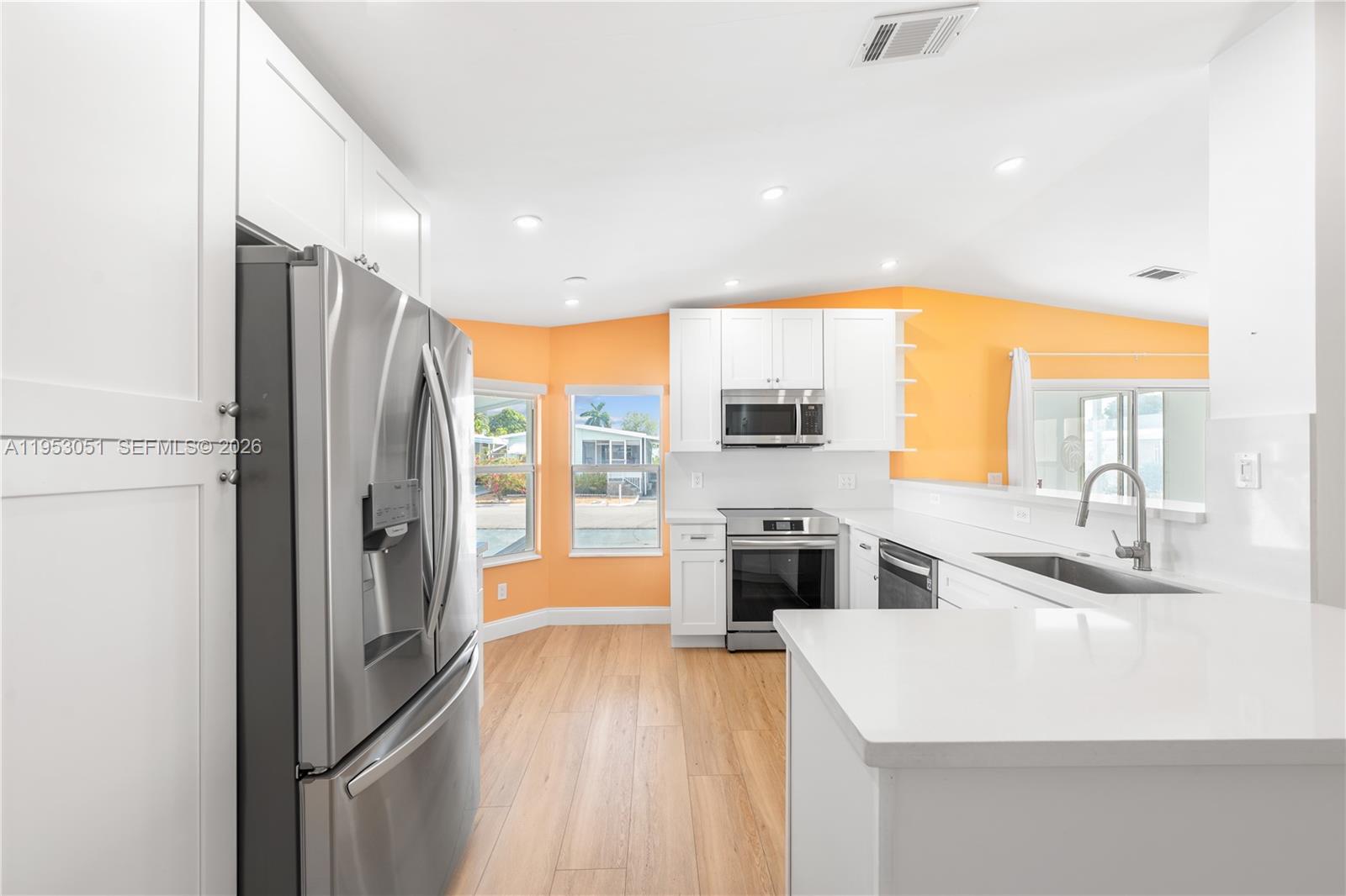 RAVENSWOOD ESTATES & MARI - Residential