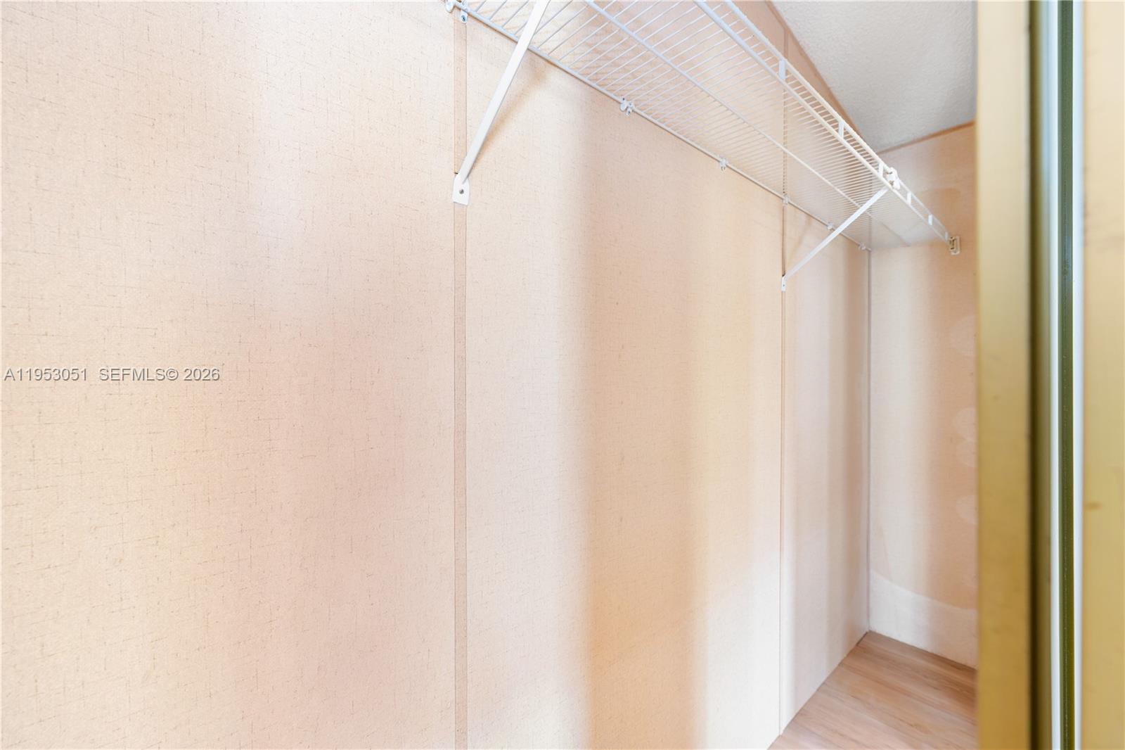 RAVENSWOOD ESTATES & MARI - Residential