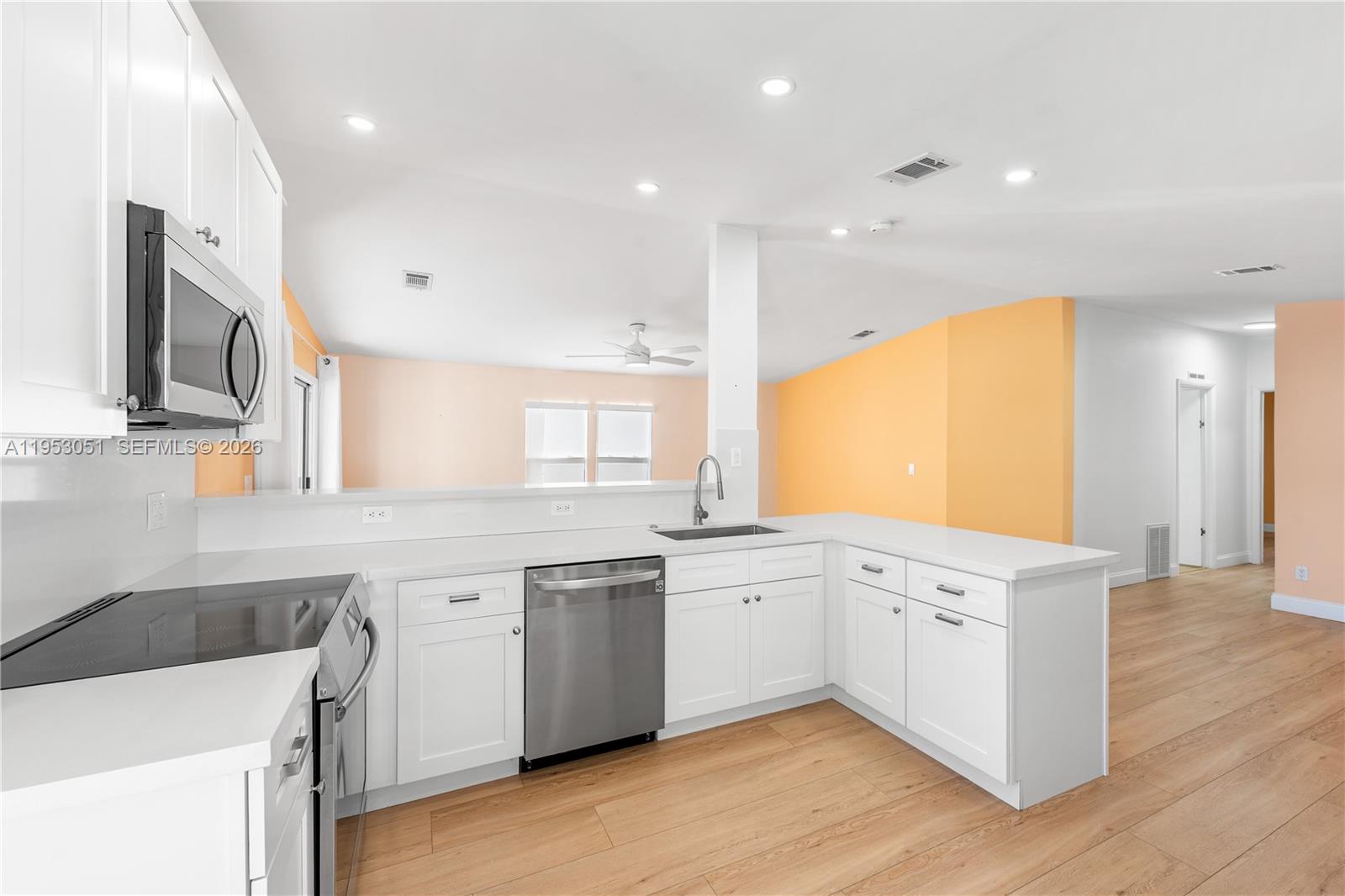 RAVENSWOOD ESTATES & MARI - Residential