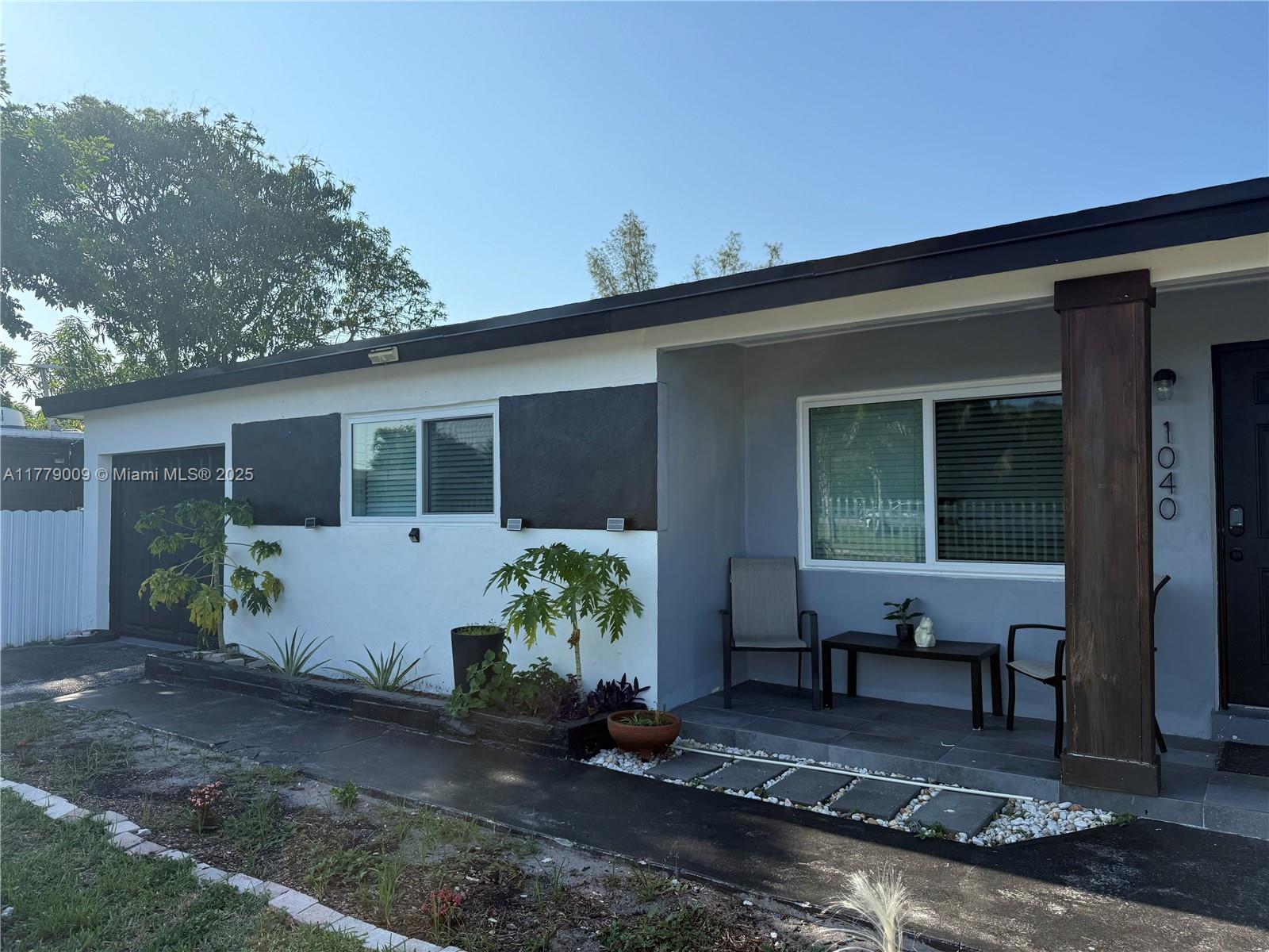 Rental Property at 1040 Sw 30th Ave 1040, Fort Lauderdale, Broward County, Florida - Bedrooms: 3 
Bathrooms: 2  - $3,000 MO.