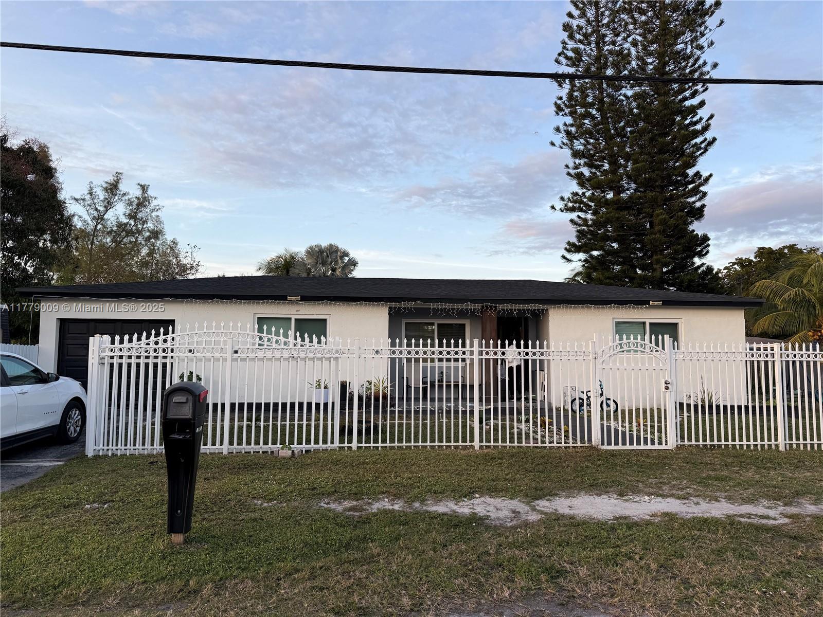 Rental Property at 1040 Sw 30th Ave 1040, Fort Lauderdale, Broward County, Florida - Bedrooms: 3 
Bathrooms: 2  - $3,000 MO.