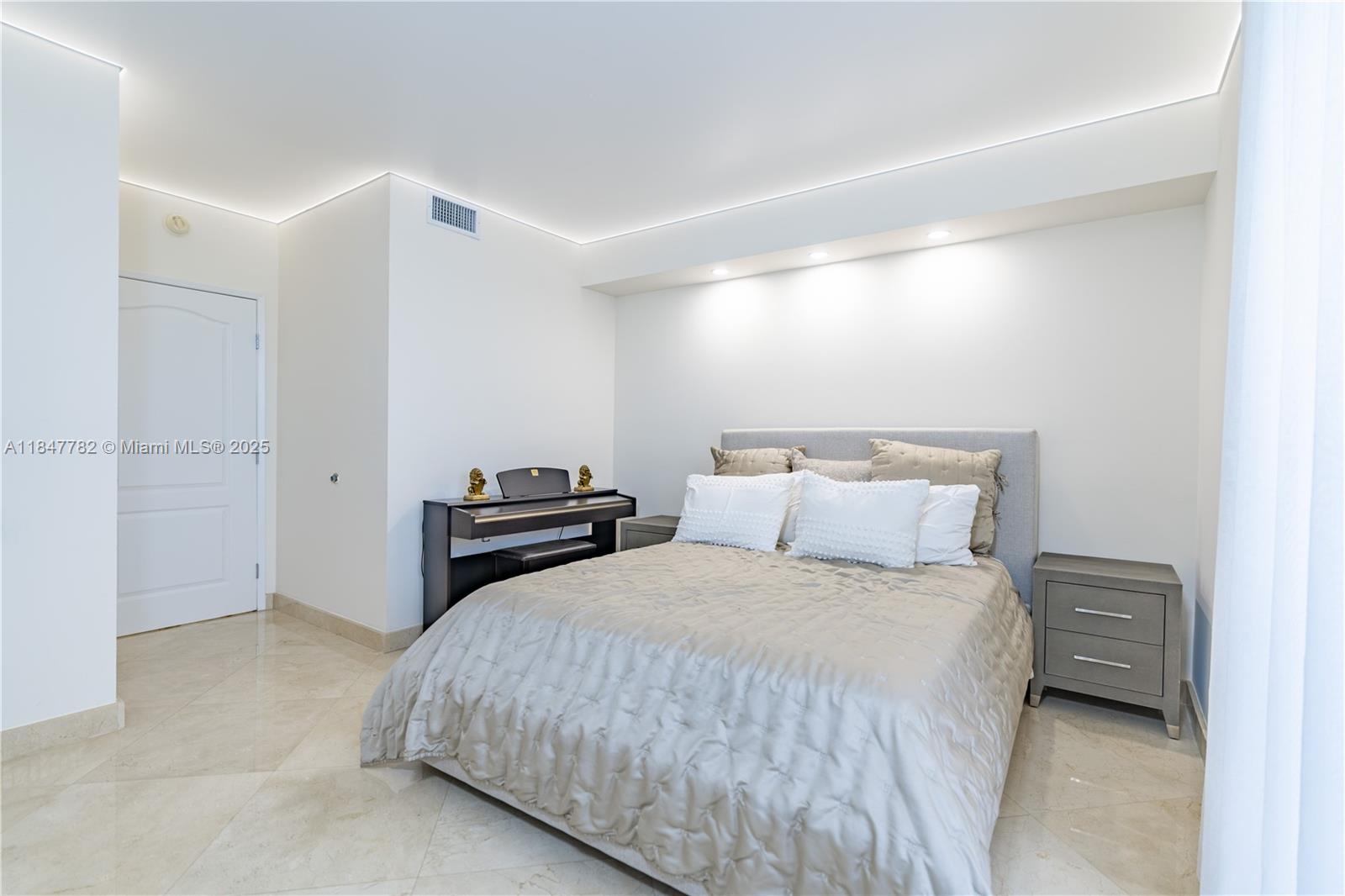 KING DAVID OF SUNNY ISLES - Residential Lease