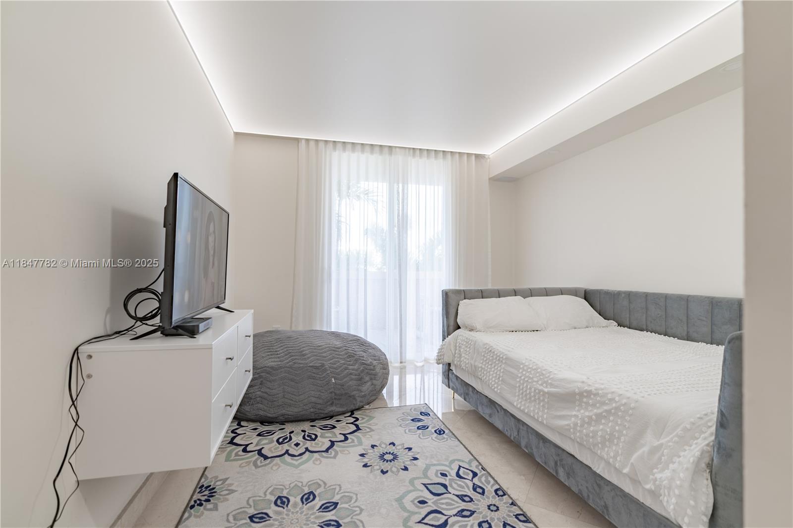 KING DAVID OF SUNNY ISLES - Residential Lease