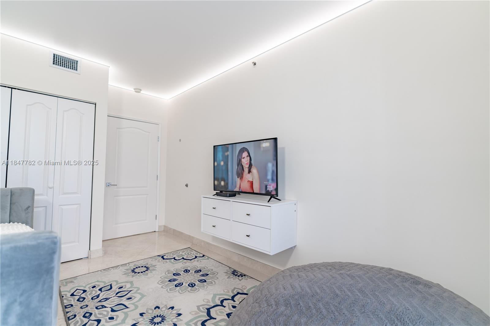 KING DAVID OF SUNNY ISLES - Residential Lease