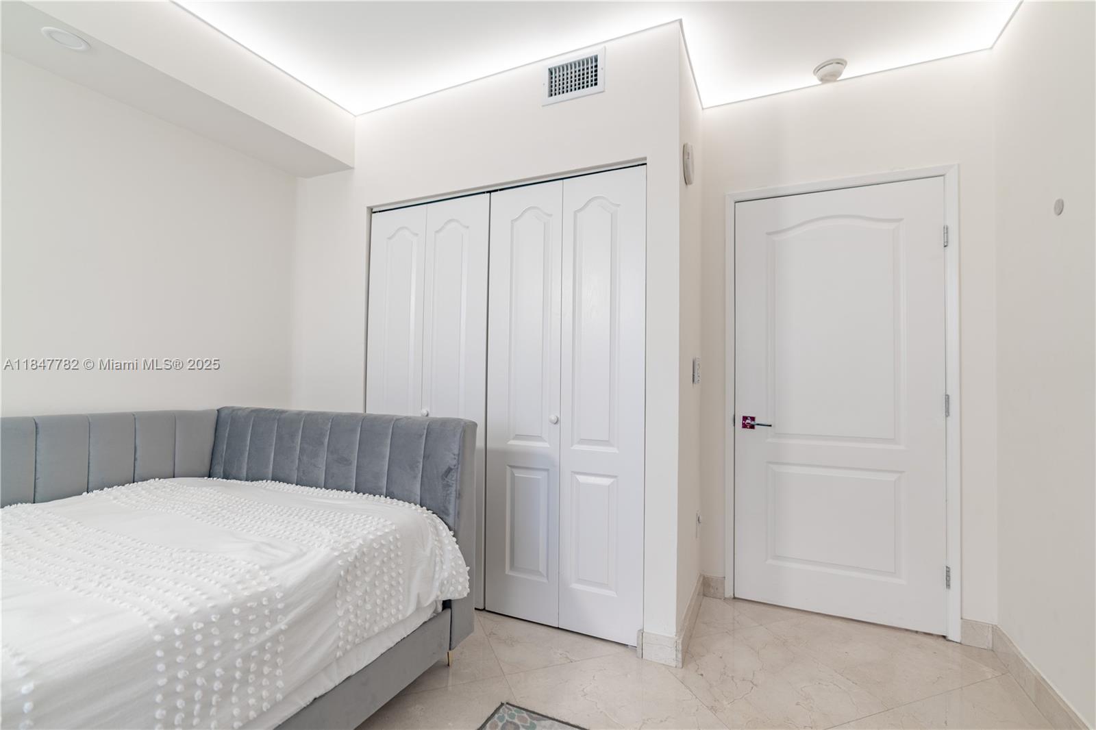 KING DAVID OF SUNNY ISLES - Residential Lease