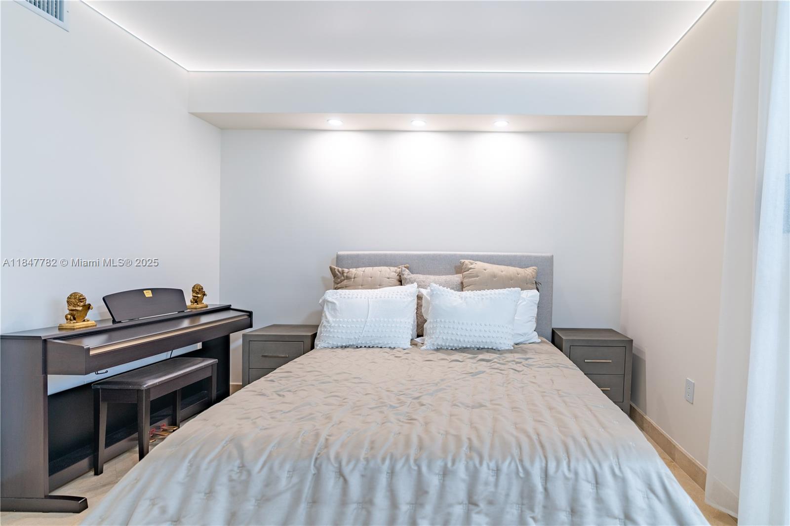 KING DAVID OF SUNNY ISLES - Residential Lease