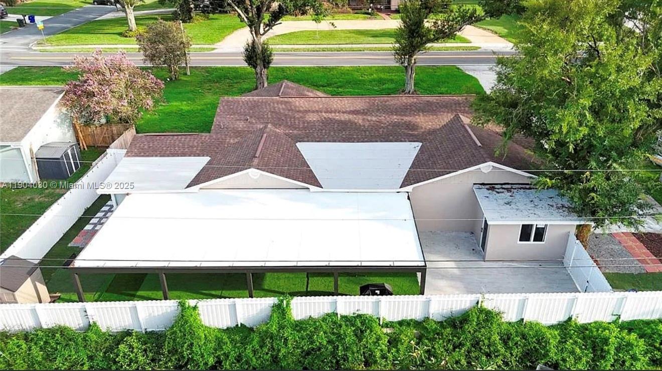 HALLAM COURT SUB PB 56 P - Residential