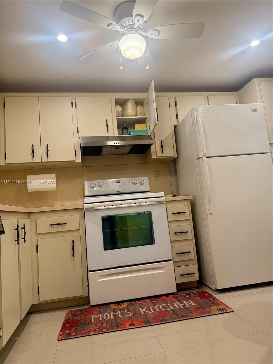 COLONY POINT 6 CONDO - Residential