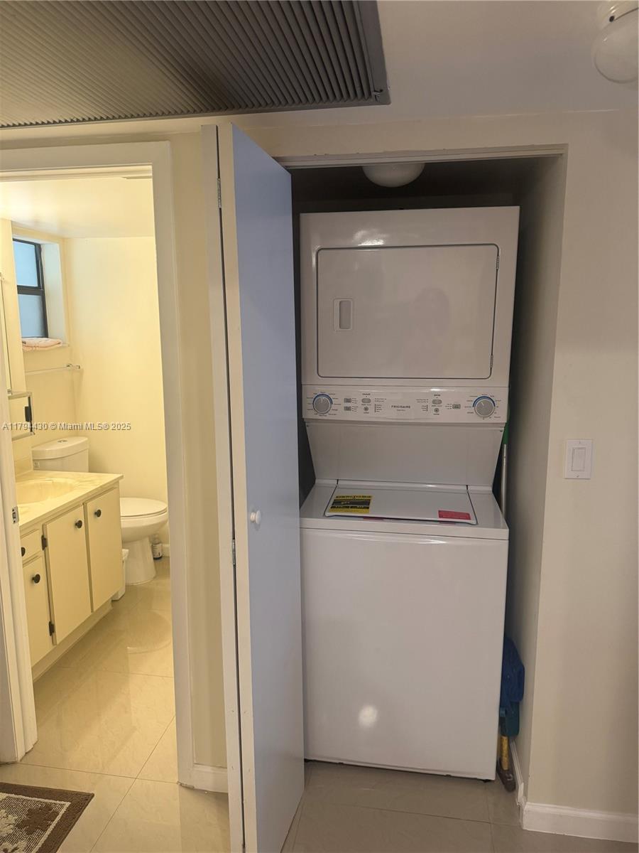 COLONY POINT 6 CONDO - Residential