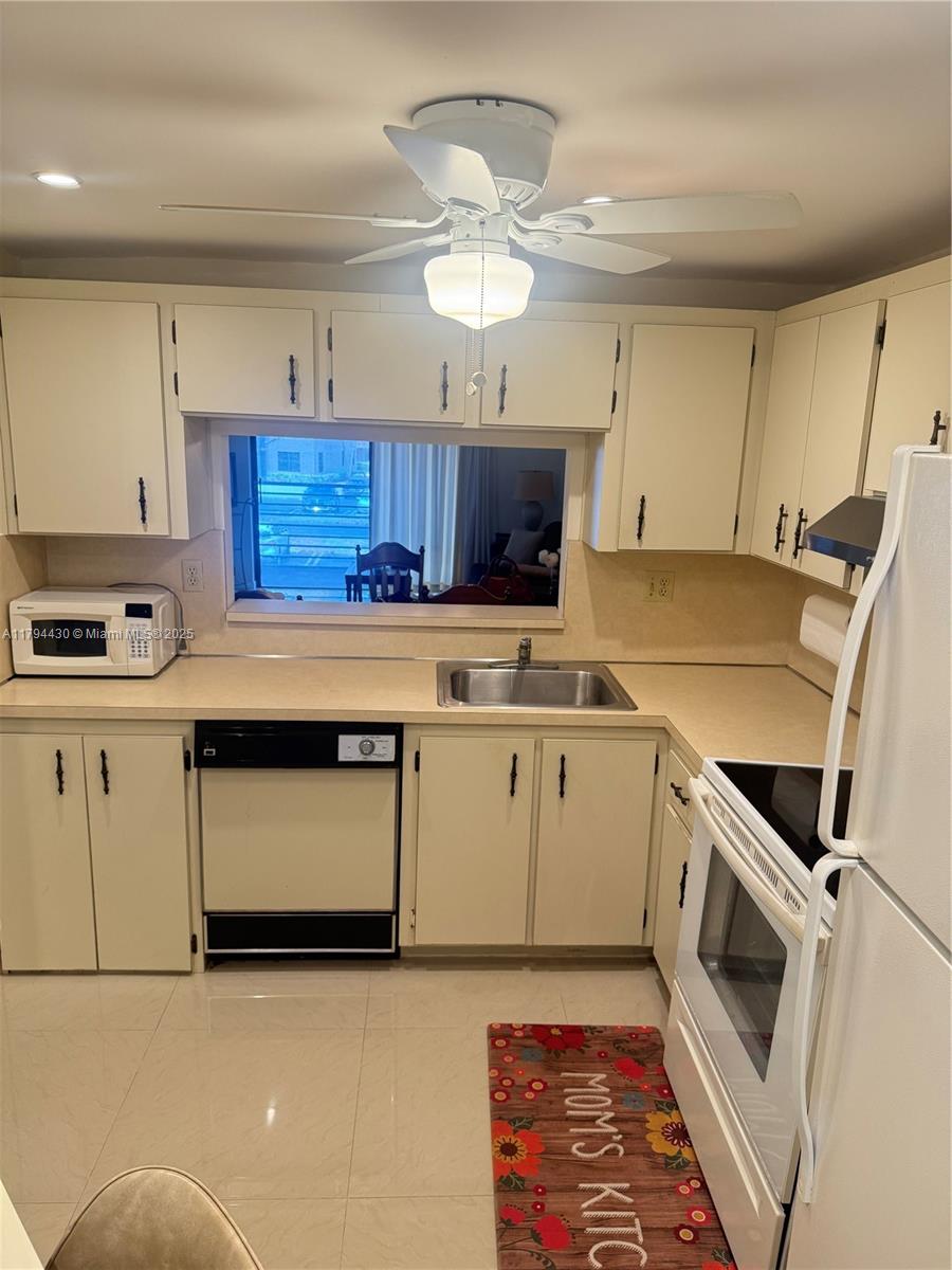 COLONY POINT 6 CONDO - Residential