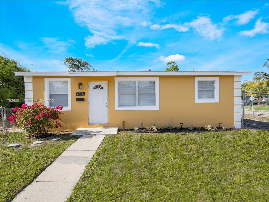 Photo of 215 NW 11th Ave, Boynton Beach, FL 33435 (MLS # A11792659)