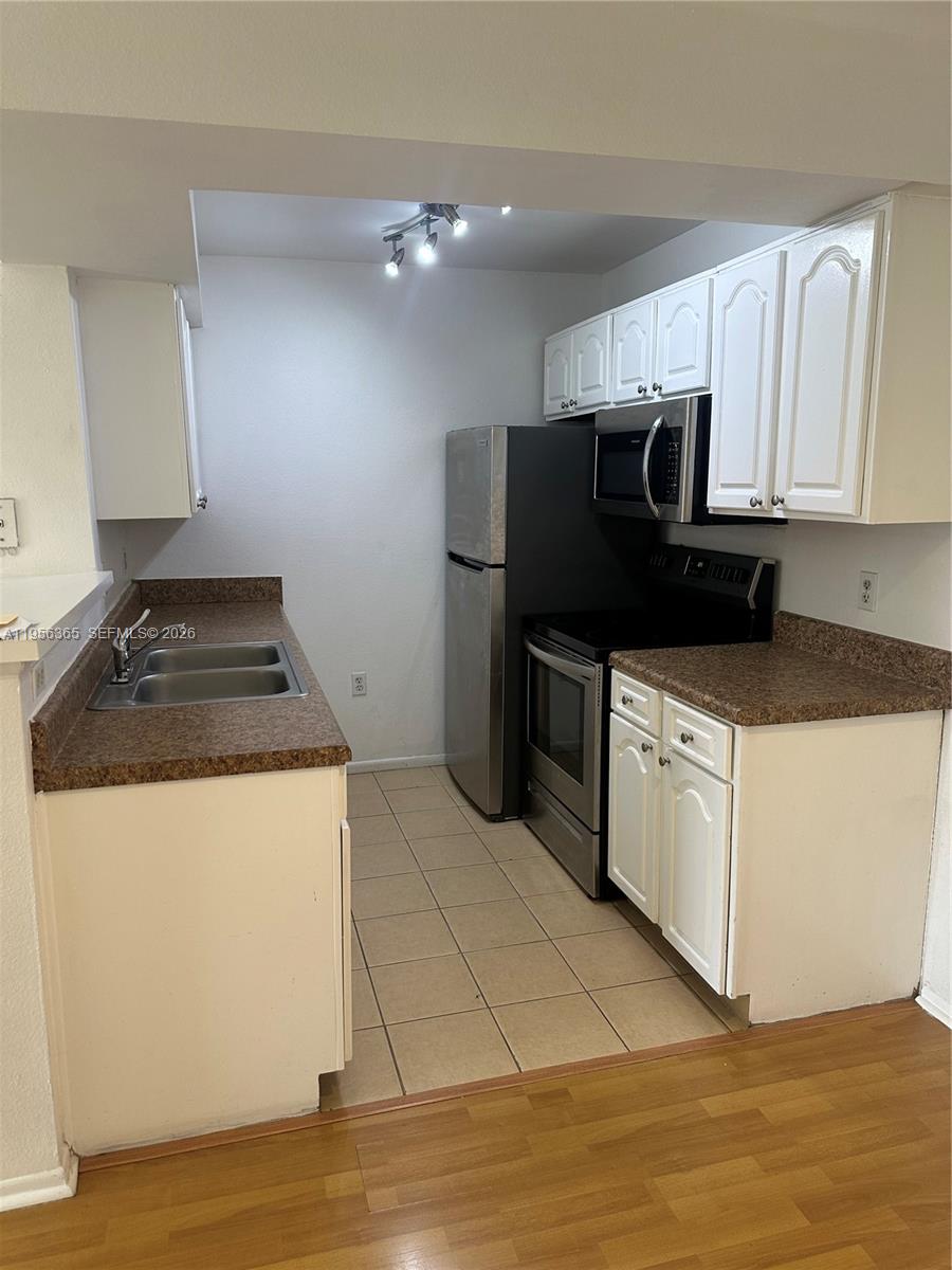 BISCAYNE BEACH CLUB CONDO - Residential