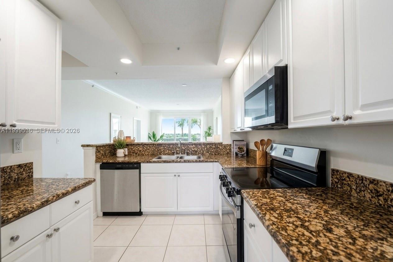 26 Royal Palm Way 304