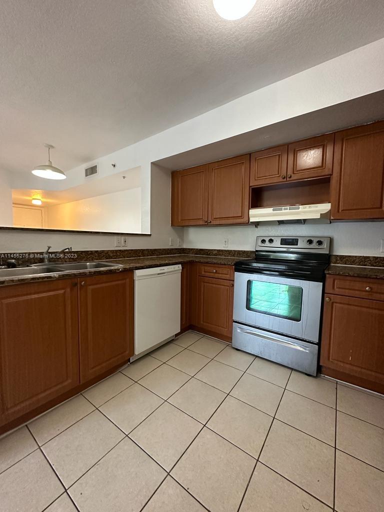 Nadlan Management is happy to present 13820 NE 3rd Ct #206 North Miami, FL 33161. Drive up to this Beautiful Apartment at the Oaks! Quality Living! 3 Bedroom 2 Bath Spacious Apartment Tile flooring throughout the apartment, Kitchen features an open concept with an island opening up to the living room and dining room, the island doubles as the perfect location for family to eat and dine with high bar stools.
2nd FLOOR UNIT
Washer & Dryer in the unit, Dishwasher Included, Parking, Tenant pays utilities.