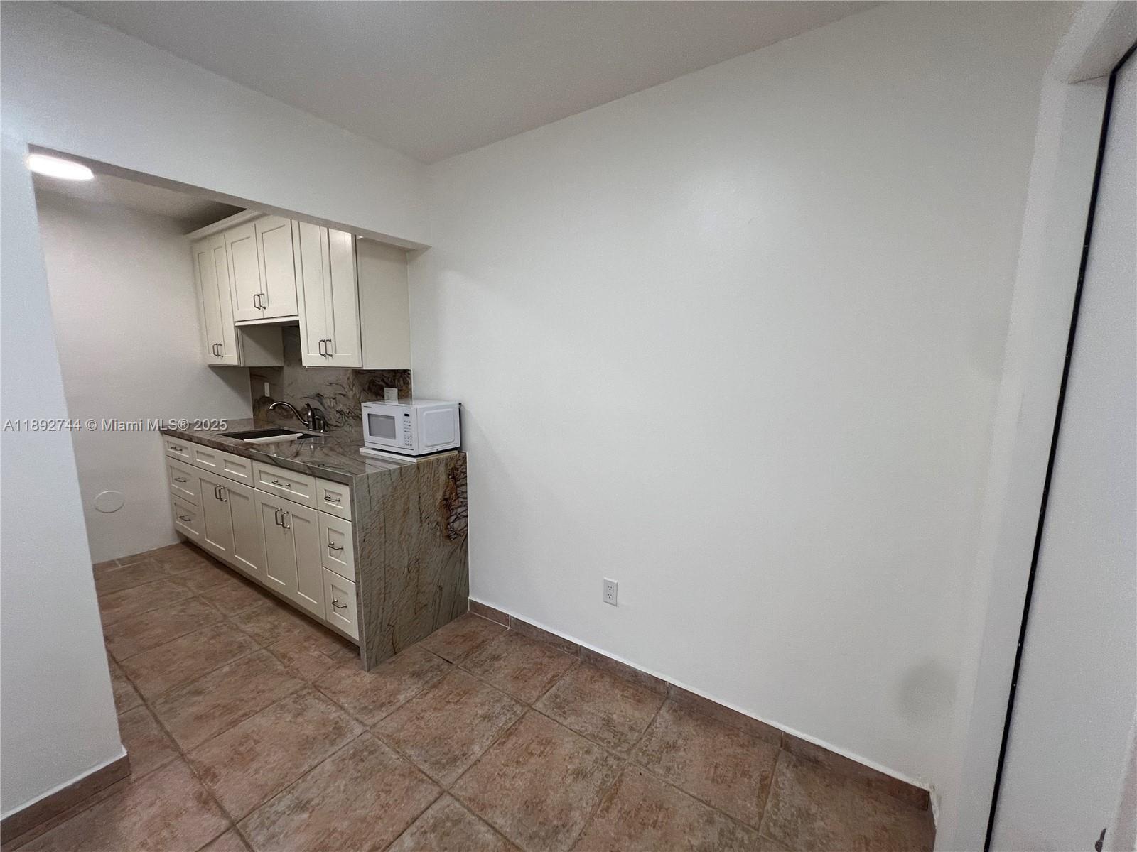 SPANISH TRACE CONDO - Residential Lease