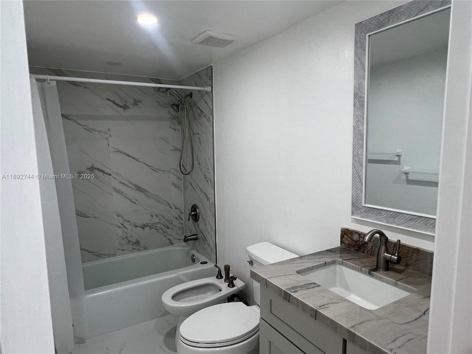 SPANISH TRACE CONDO - Residential Lease