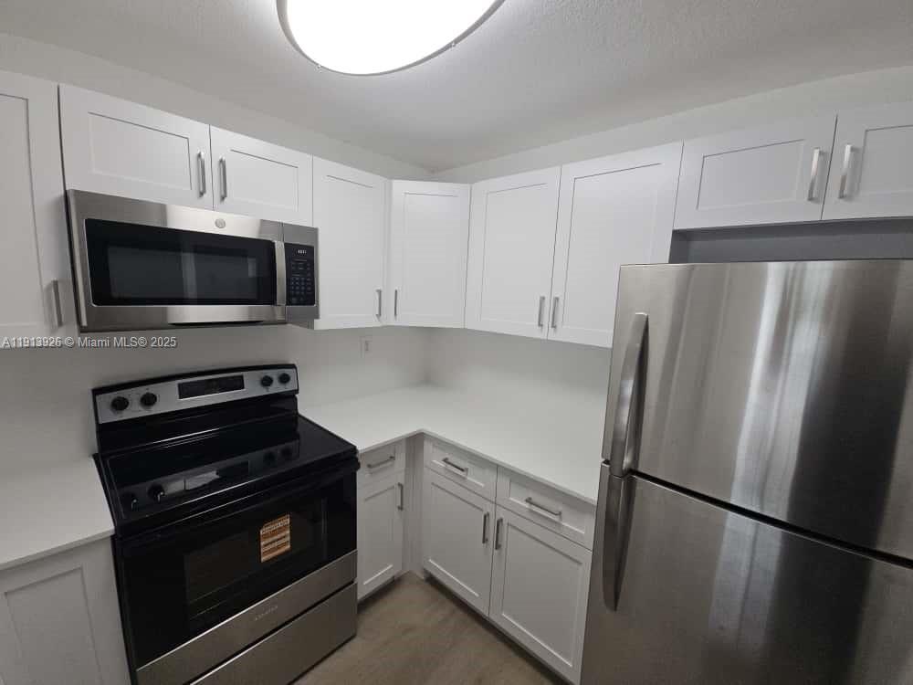 BISCAYNE BCH SUB - Residential Lease