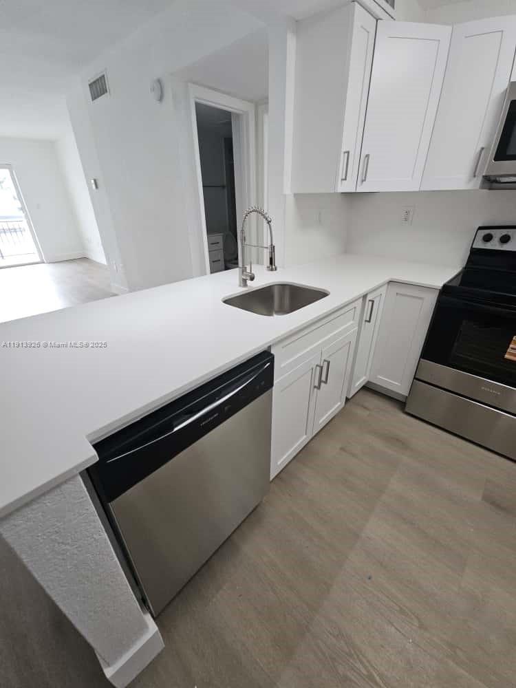 BISCAYNE BCH SUB - Residential Lease