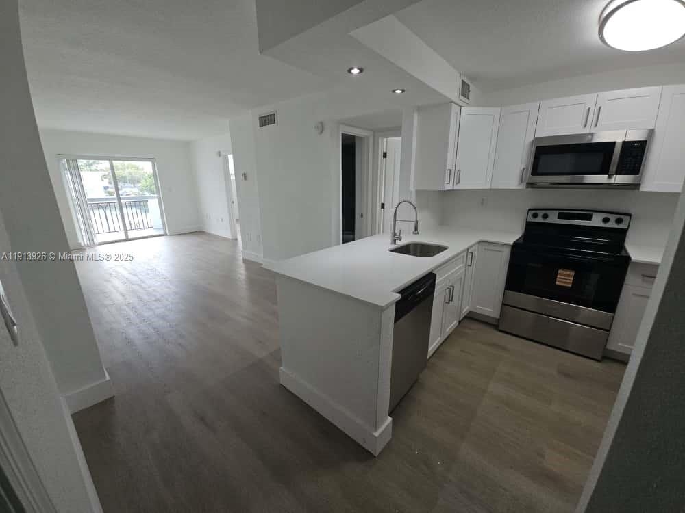 BISCAYNE BCH SUB - Residential Lease