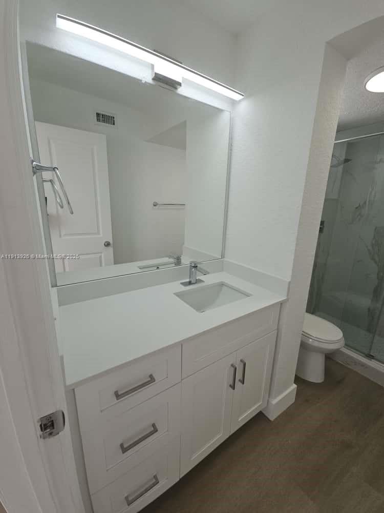 BISCAYNE BCH SUB - Residential Lease