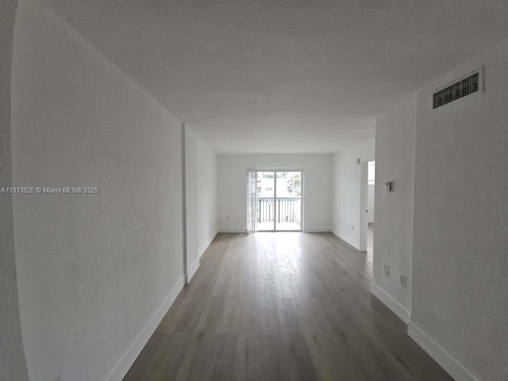 BISCAYNE BCH SUB - Residential Lease