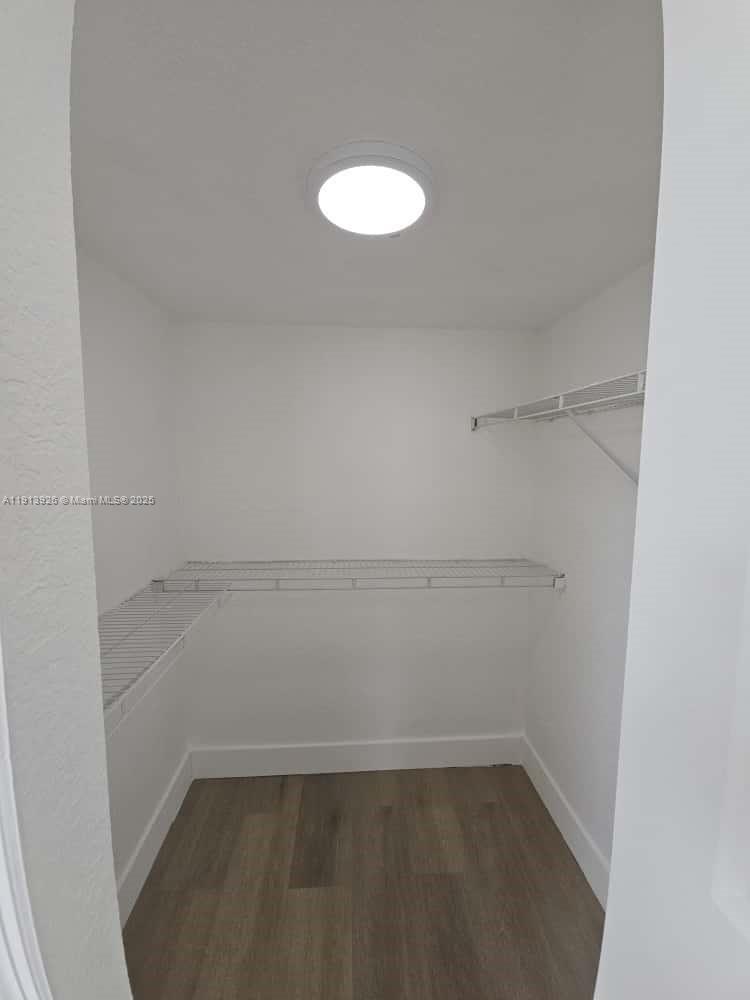 BISCAYNE BCH SUB - Residential Lease