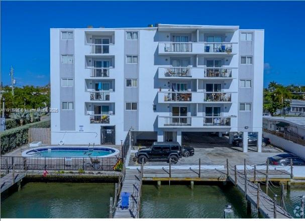 BISCAYNE BCH SUB - Residential Lease