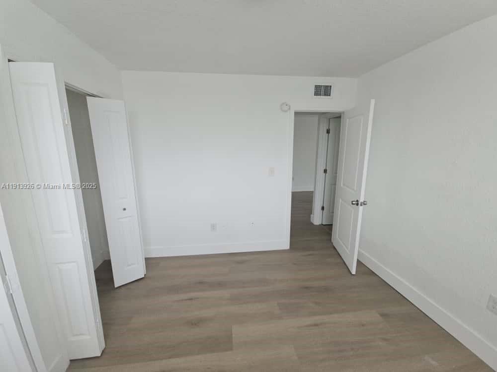 BISCAYNE BCH SUB - Residential Lease