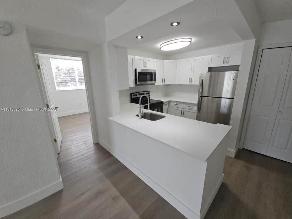 BISCAYNE BCH SUB - Residential Lease