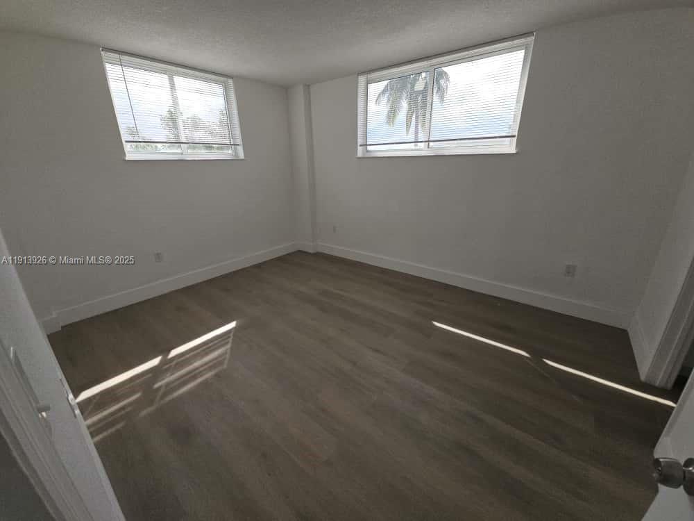 BISCAYNE BCH SUB - Residential Lease