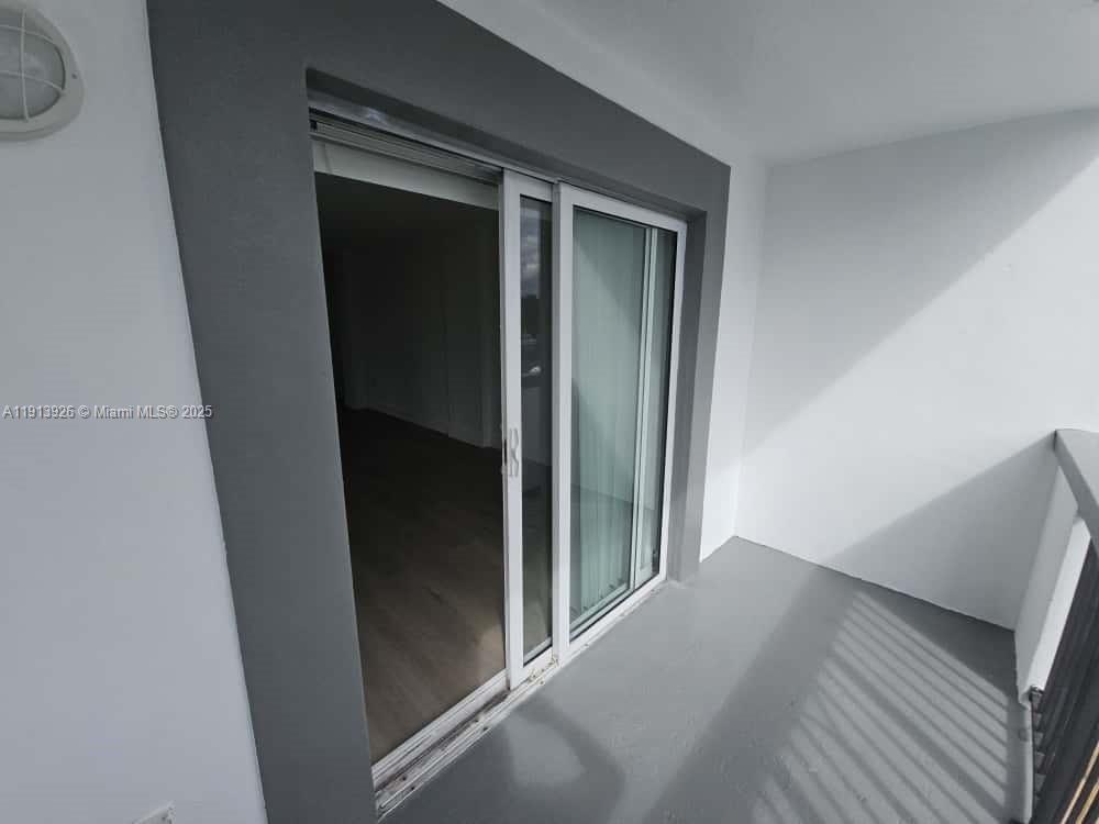 BISCAYNE BCH SUB - Residential Lease