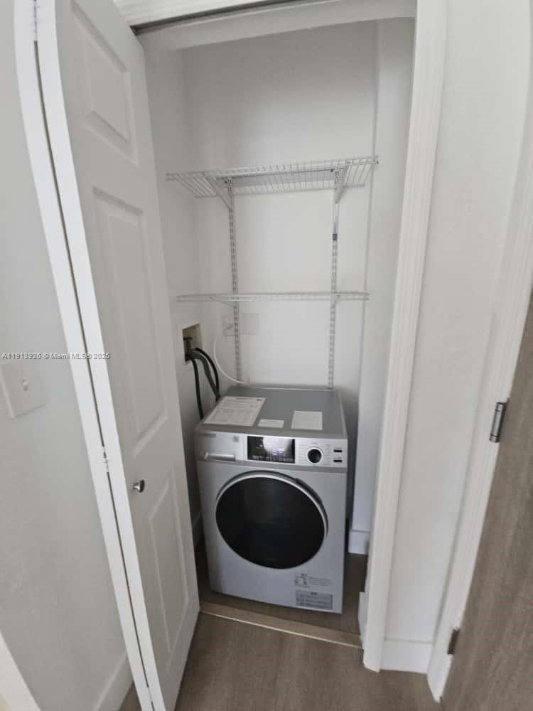 BISCAYNE BCH SUB - Residential Lease