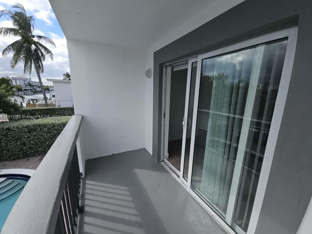 BISCAYNE BCH SUB - Residential Lease