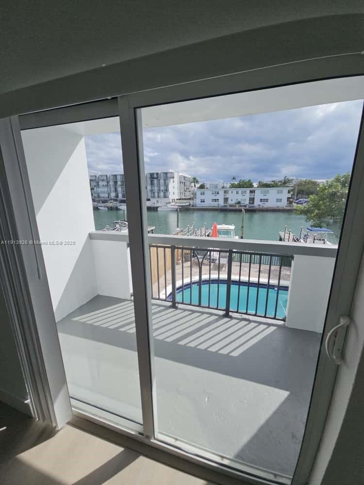 BISCAYNE BCH SUB - Residential Lease