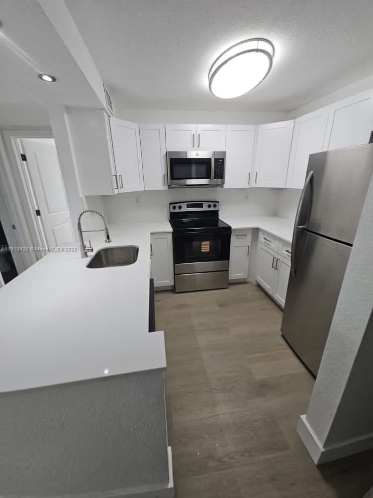 BISCAYNE BCH SUB - Residential Lease