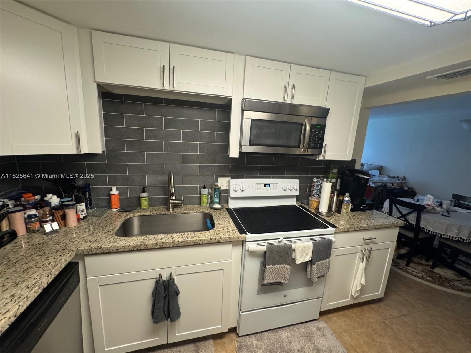 1428 SE 4th Ave 103, Deerfield Beach, FL, 33441/$169,990 1 1428 SE 4th Ave 103