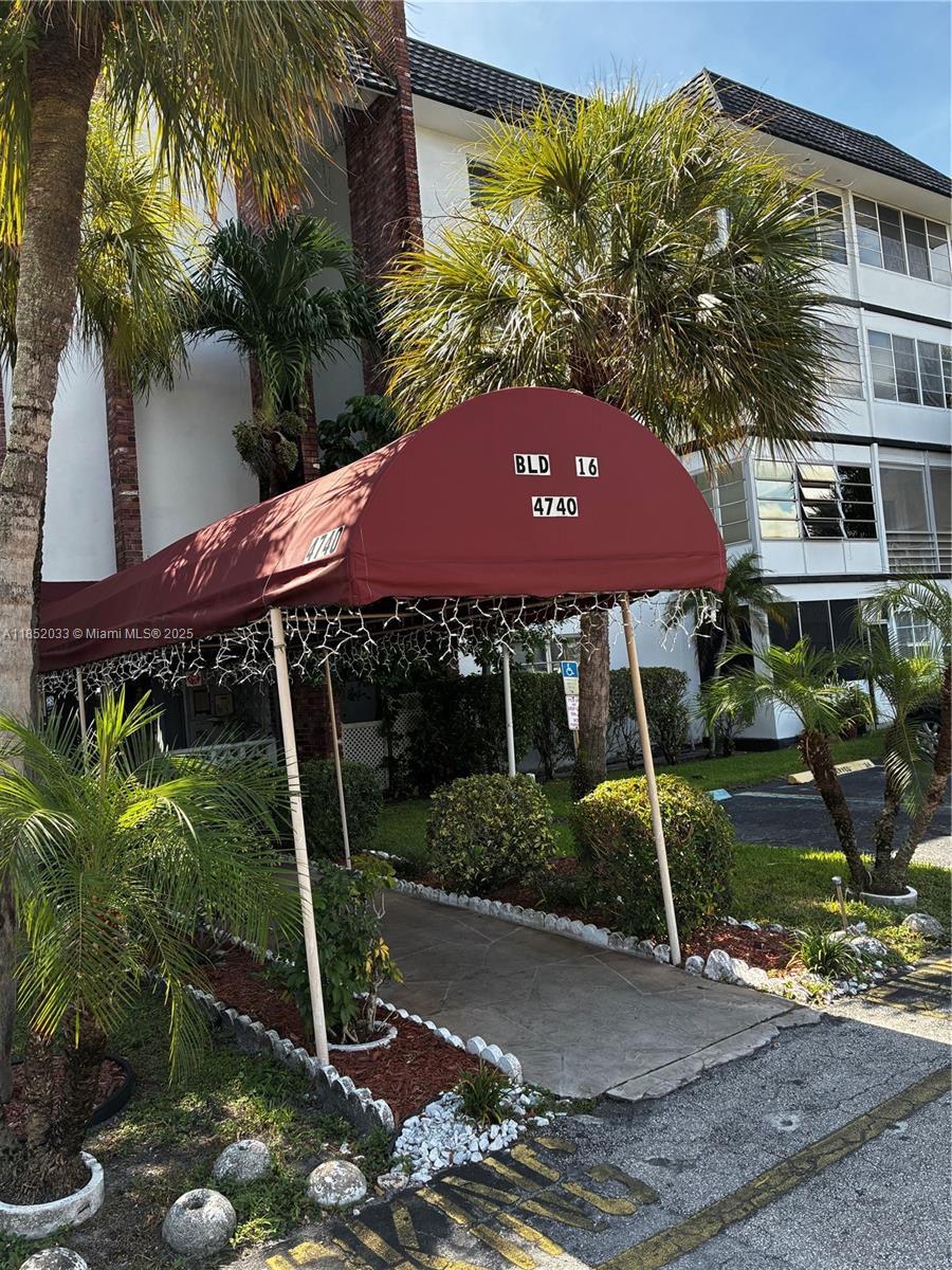 CASTLE APARTMENTS 16 COND - Residential