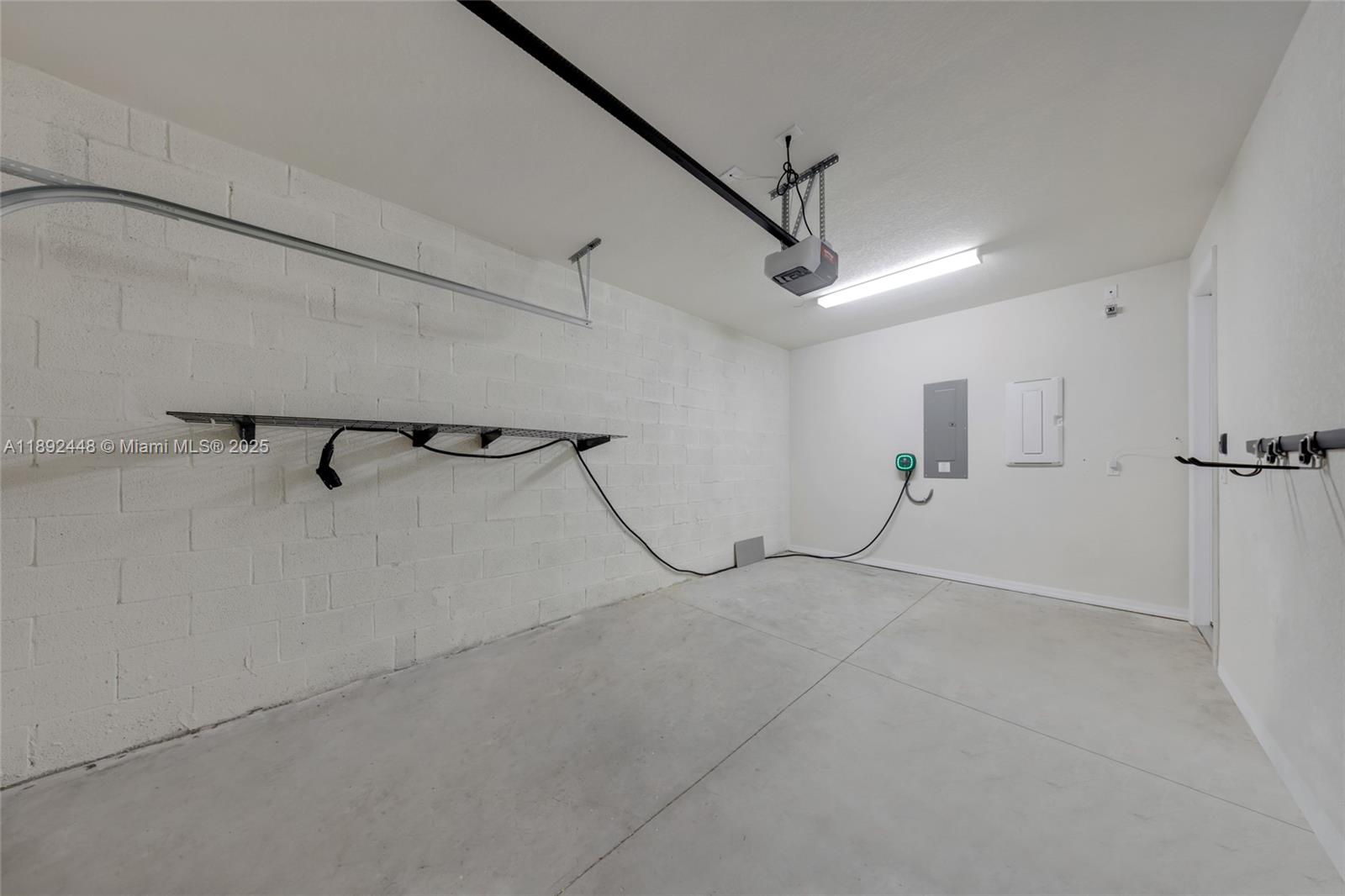 HILLCREST COUNTRY CLUB SO - Residential