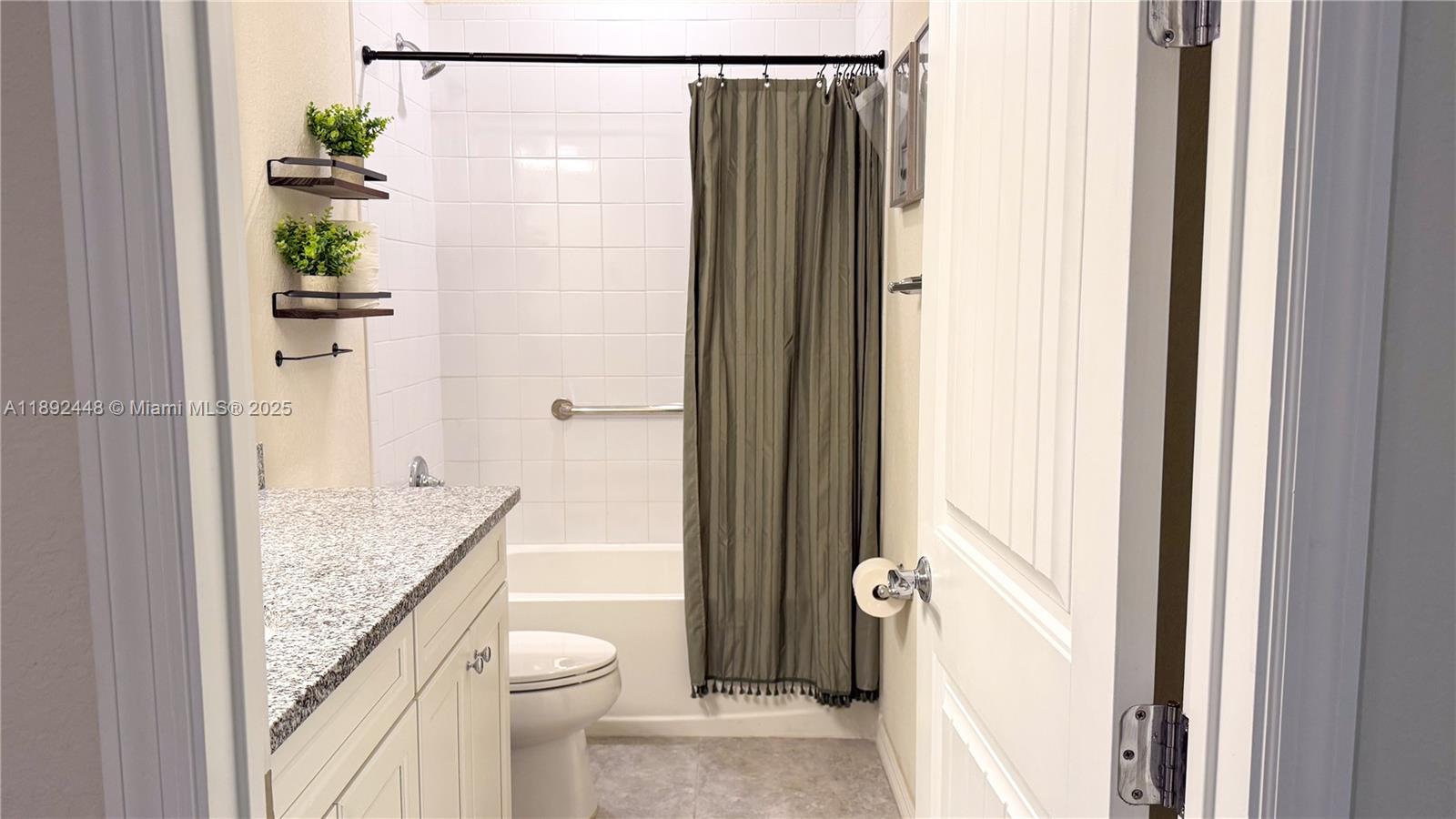 HILLCREST COUNTRY CLUB SO - Residential